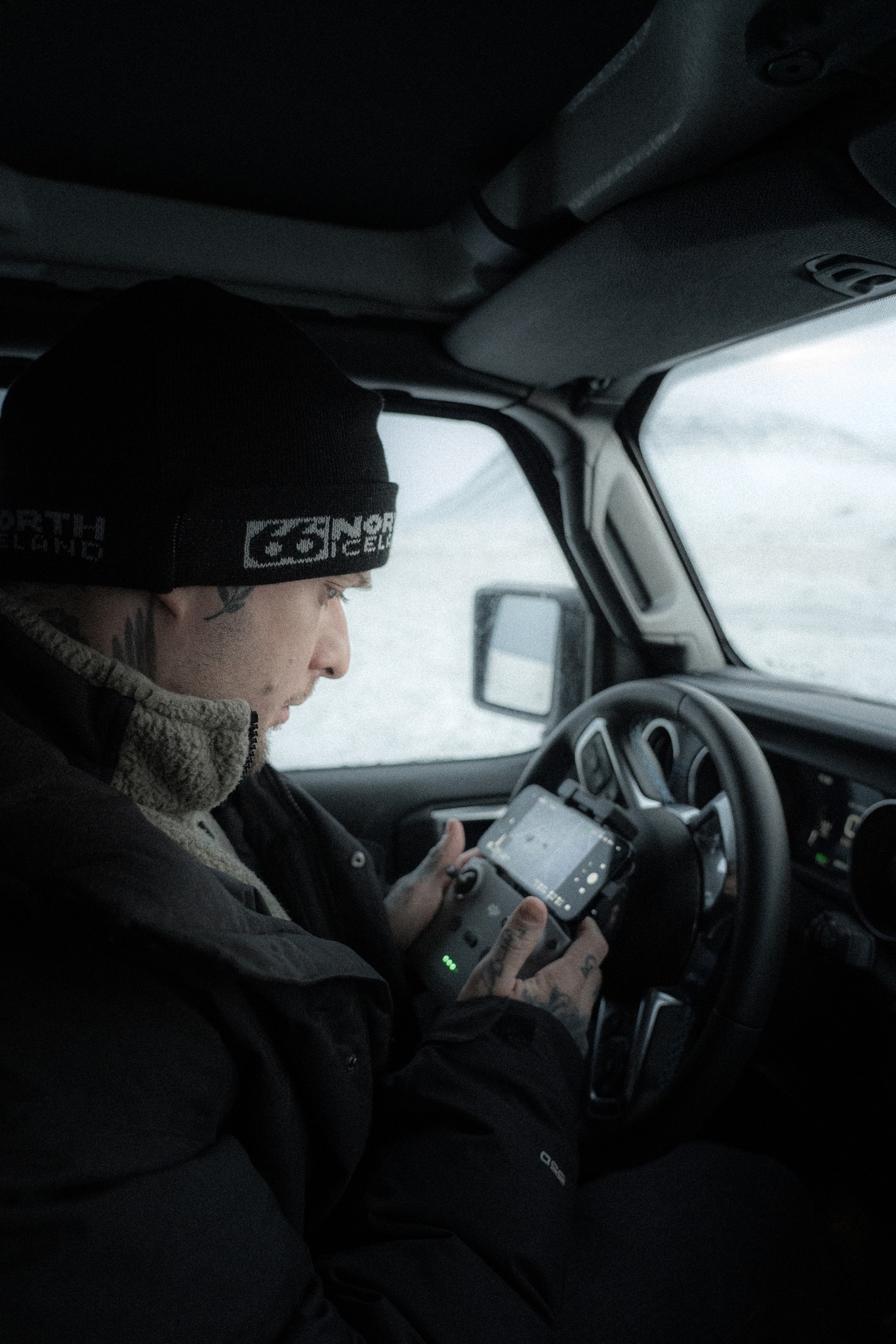 Alexis TELEMAQUE en prestation de prises de vues en drones classique en Islande.
